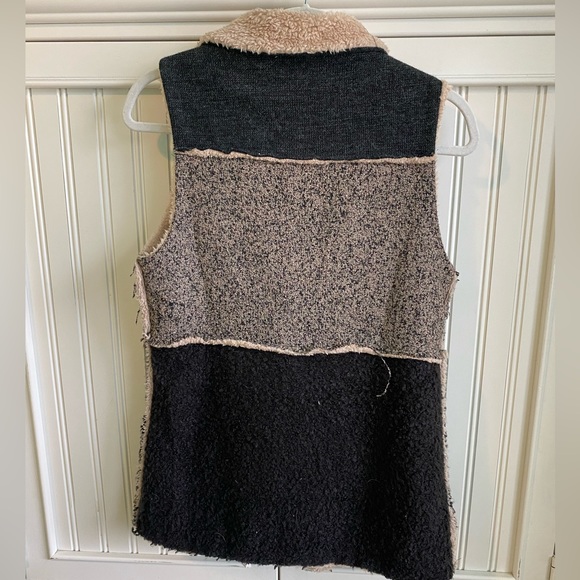 Cozy vest. - Picture 2 of 3